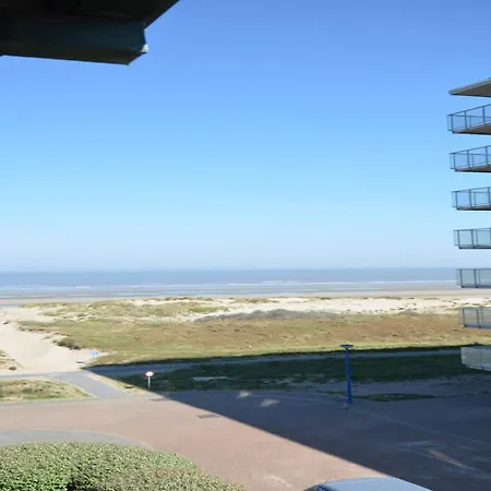 Appartamento Coastal Retreat With Terrace, Cleaning Included *
