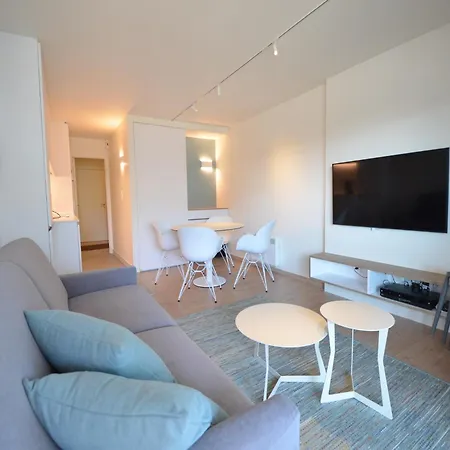 With Garage For 4 People, Cleaning Included *