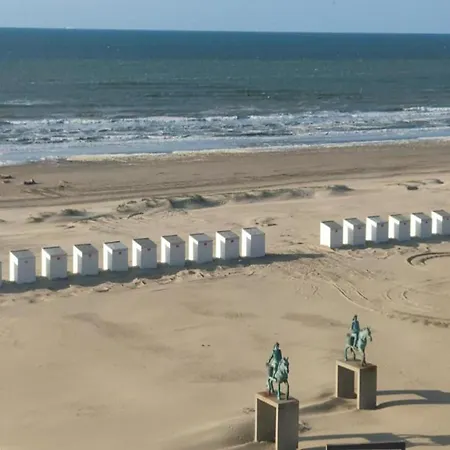 Coastal Retreat With Terrace, Cleaning Included Oostduinkerke