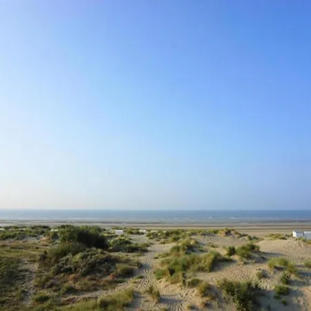 Coastal Retreat With Terrace, Cleaning Included Appartamento *