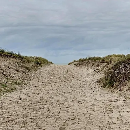 With Garage For 4 People, Cleaning Included Oostduinkerke
