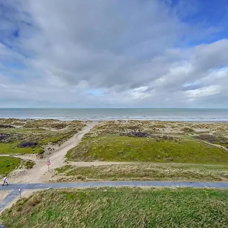 Coastal Retreat With Terrace, Cleaning Included Appartamento Oostduinkerke