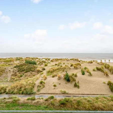 Coastal Retreat With Terrace, Cleaning Included